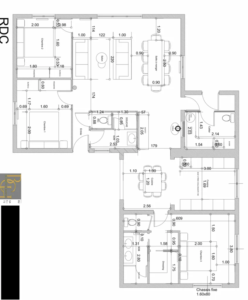 Plan coté du rez-de-chaussée avec implantation du mobilier et des équipements